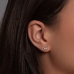 ⁦أقراط نسائية مرصعة بالكريستال من الستانلس ستيل المطلي بالذهب – تصميم أنيق للحفلات والمناسبات⁩ - الصورة ⁦3⁩