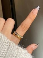⁦طقم خاتم ودبلة خطوبة توينز للنساء – 2 قطعة ستانلس ستيل⁩ - الصورة ⁦3⁩